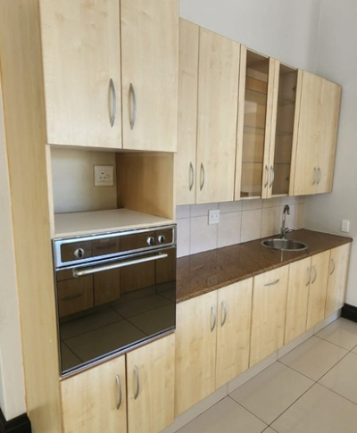 LIGHT MAPLE IMPACT KITCHEN IN GOOD CONDITION!