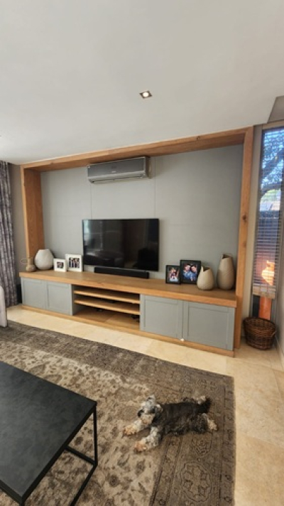 CONTEMPORARY PLASMA TV STAND IN GOOD CONDITION!